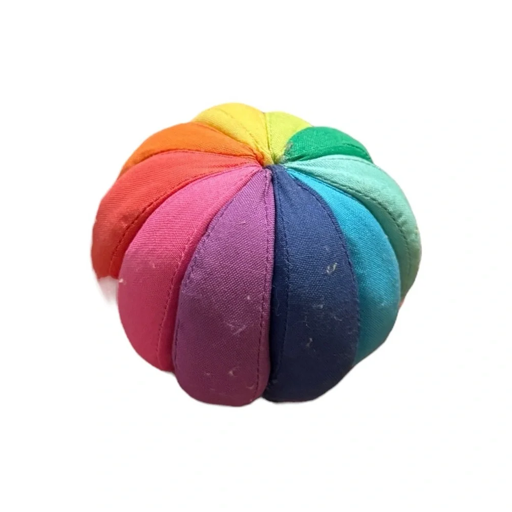 B42 Lovevery Organic Cotton Rainbow Ball - Picture 5 of 5